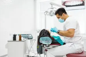 Os dentistas são bastante afetados pelas dores durante o trabalho