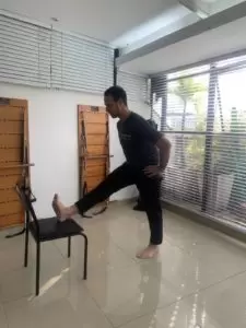 Alongamento dos Ísquios tibiais de pé, alivio das dores no ciático.